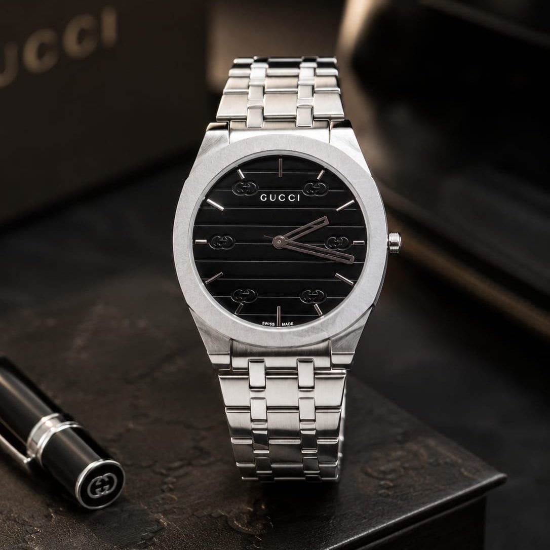 Gucci Men's | Silver Stainless Steel | Black GG Dial - VogueHourGucci Men's | Silver Stainless Steel | Black GG Dial