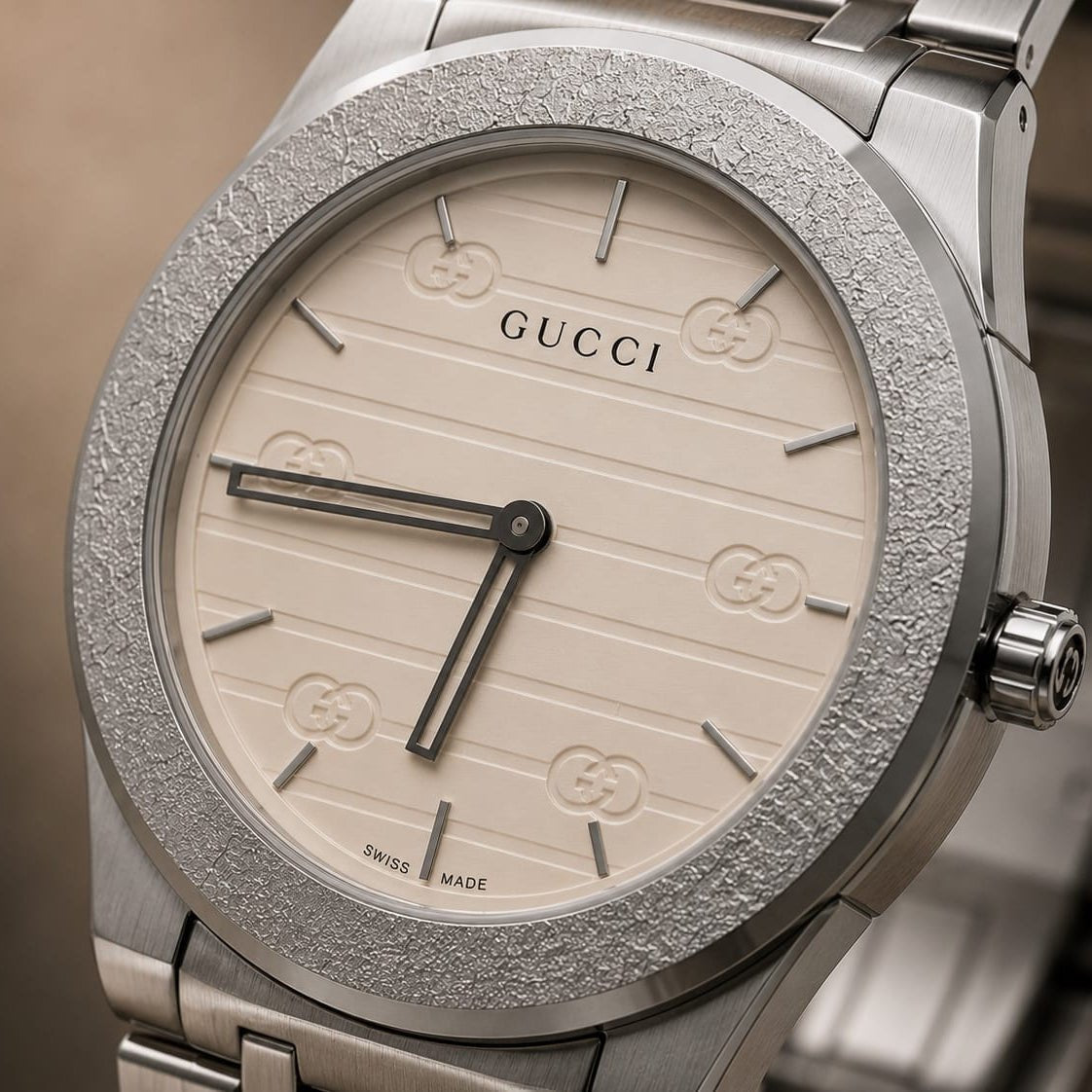 Gucci Men's | Silver Stainless Steel | Ivory GG Dial - VogueHourGucci Men's | Silver Stainless Steel | Ivory GG Dial