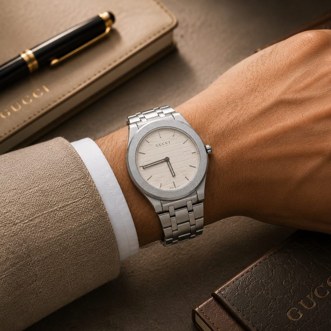 Gucci Men's | Silver Stainless Steel | Ivory GG Dial - VogueHourGucci Men's | Silver Stainless Steel | Ivory GG Dial